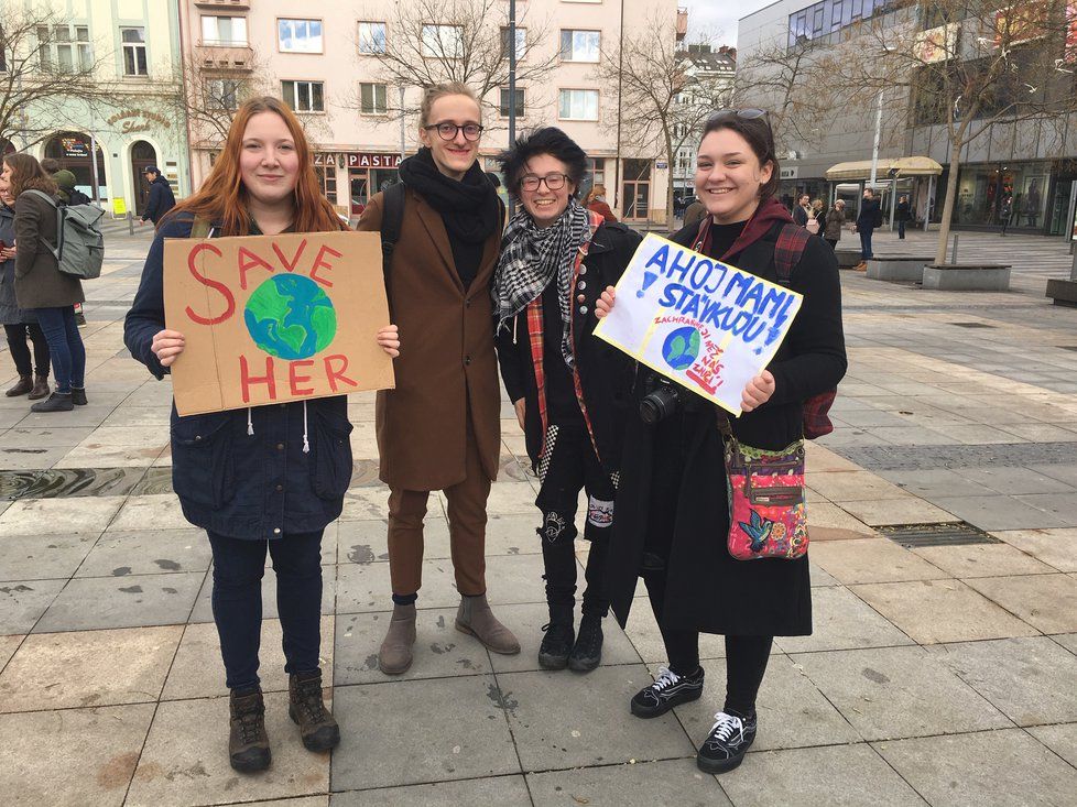 V centru Ostravy se sešla zhruba tisícovka studentů a dalších protestujících proti nečinnosti politiků, kteří neřeší klimatické změny.