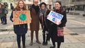 V centru Ostravy se sešla zhruba tisícovka studentů a dalších protestujících proti nečinnosti politiků, kteří neřeší klimatické změny.