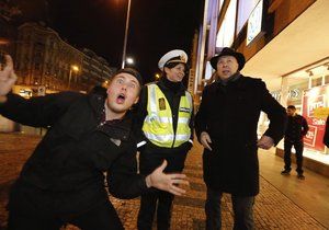 Policisté se na příjezd severských studentů pečlivě připravili.