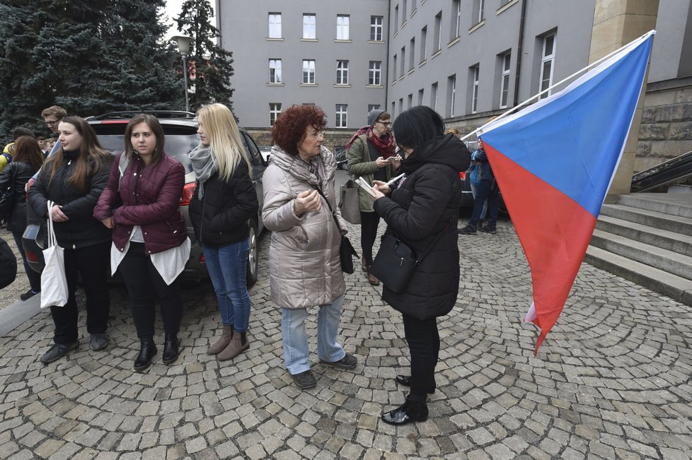 Studenti vysokých škol protestovali po celém Česku za obranu ústavních hodnot