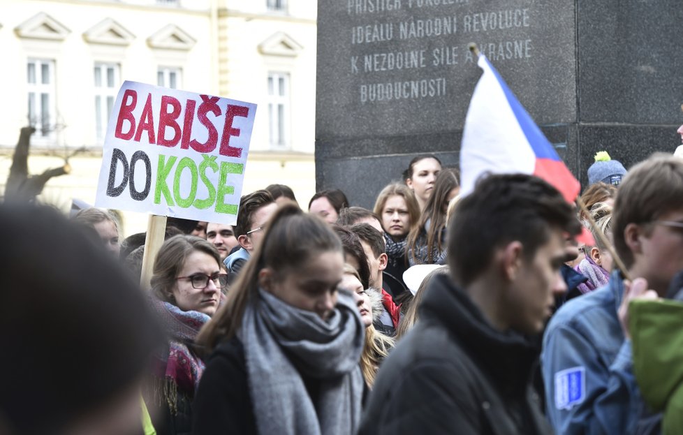 Studenti vysokých škol protestovali po celém Česku za obranu ústavních hodnot