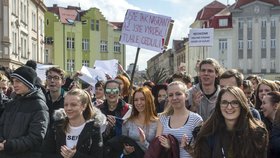 Studenti po celém Česku protestovali za ústavní hodnoty.