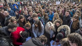 Proti přednáškám ministrů se studenti ohradili peticí.