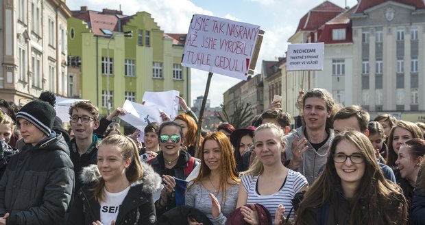 Studentovi ze Sokolova hrozili zabitím kvůli stávce: Případ šetří policie