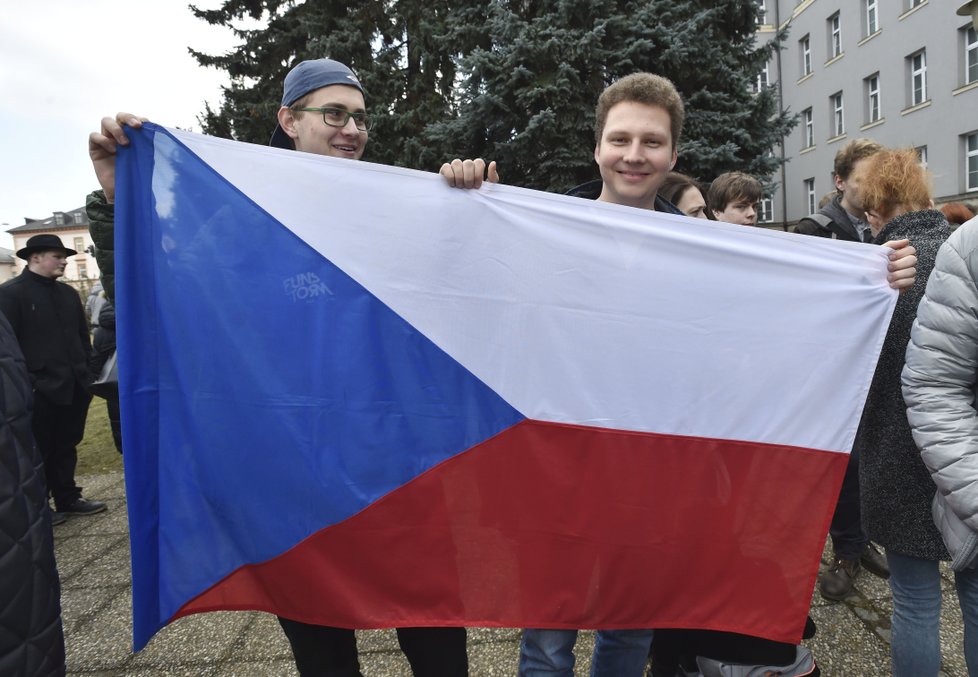 Studenti po celém Česku protestovali za ústavní hodnoty