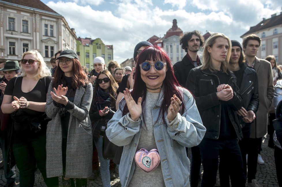 Studenti po celém Česku protestovali za ústavní hodnoty