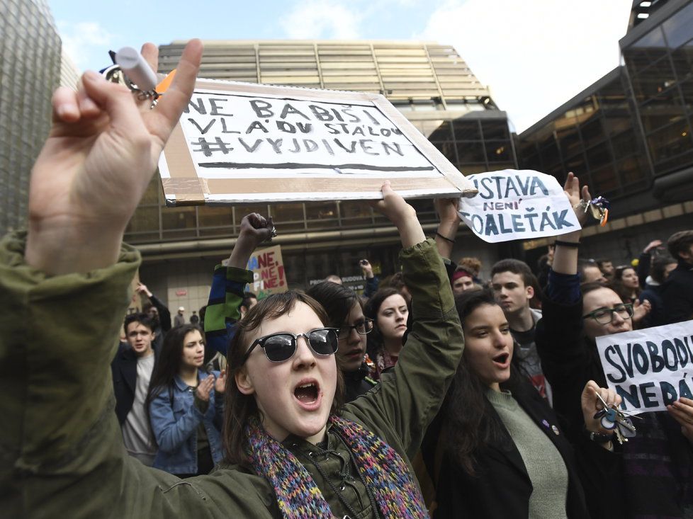 Studenti po celé České republice protestovali za ústavní hodnoty