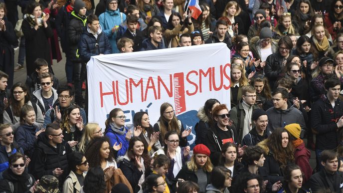 Studenti po celé České republice protestovali za ústavní hodnoty