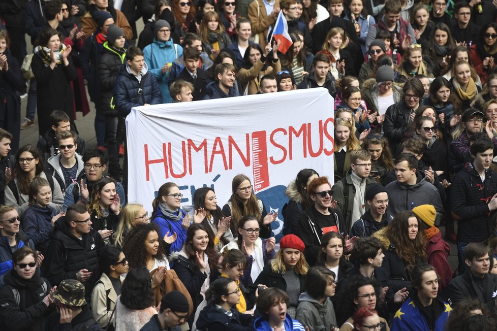 Studenti po celé České republice protestovali za ústavní hodnoty.