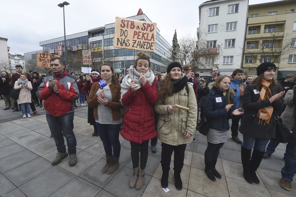 Studenti po celé České republice protestovali za ústavní hodnoty