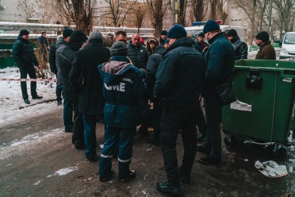 V Dnipru na Ukrajině se v kufru v kontejneru objevilo mrtvé tělo mladé studentky