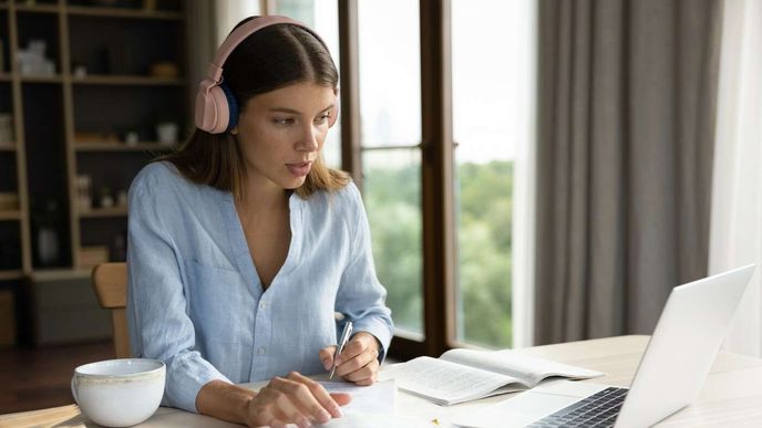 Při výběru střední školy je potřeba zohlednit jak přání dítěte, tak realitu přijímacích zkoušek. Při výběru střední školy je potřeba zohlednit jak přání dítěte, tak realitu přijímacích zkoušek.