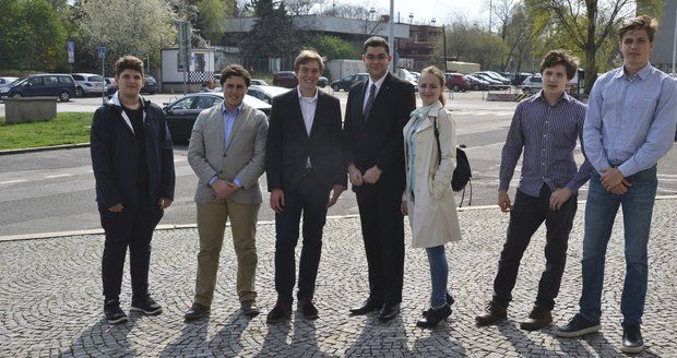 Sedm mladých lidí se uchází o pozici studentského starosty Prahy 7.