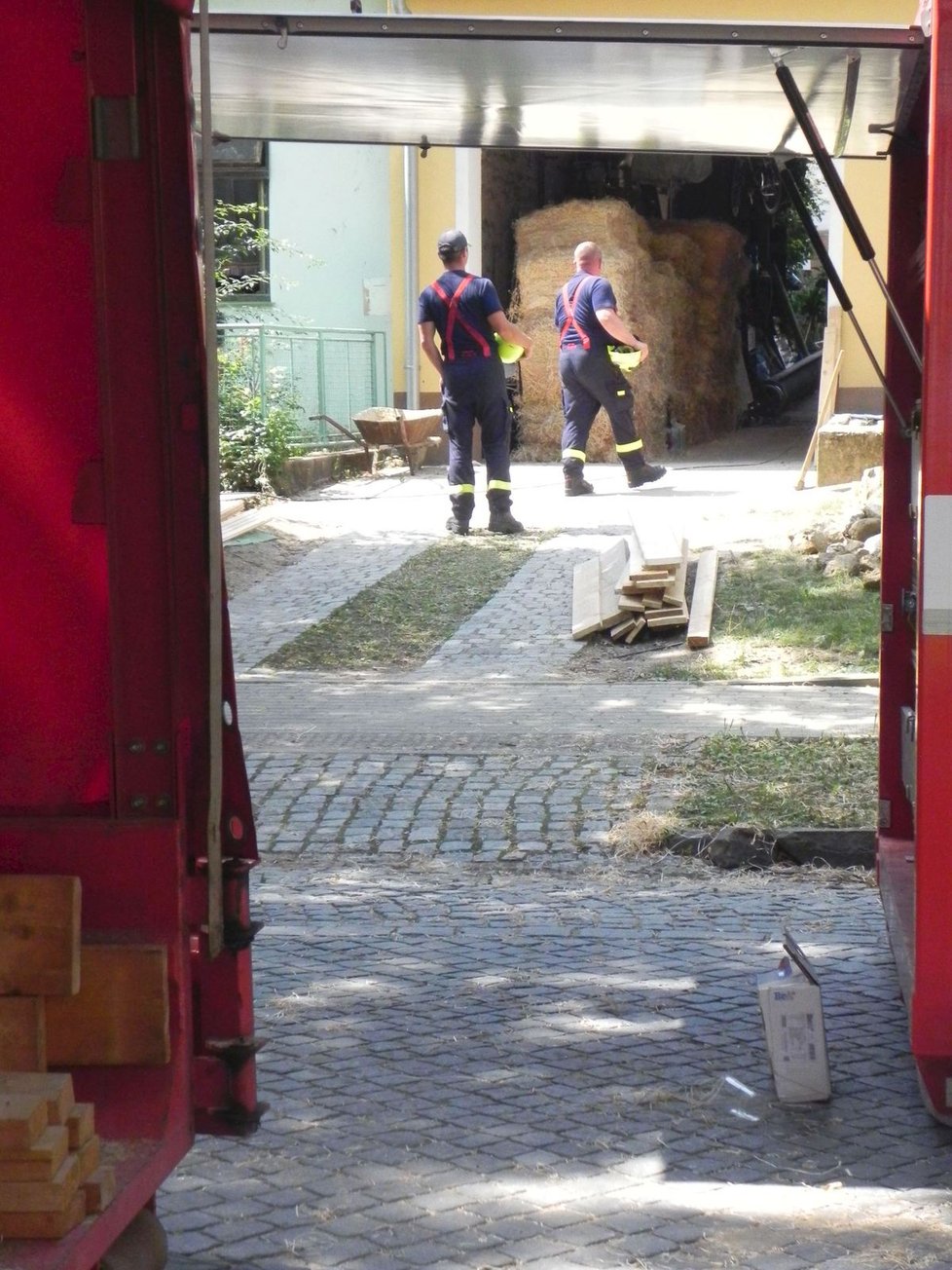 Záchranná akce skončila v pondělí večer po 55 hodinách. Záchranáři bohužel našli na dně studny mladíka bez známek života.