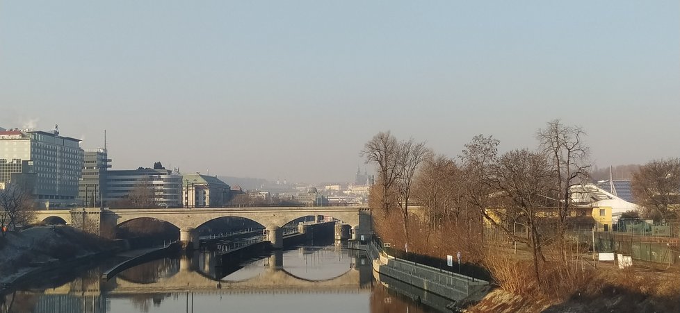 Takovýto pohled na panorama Prahy a zejména pražských Hradčan Pražané ještě neznají.