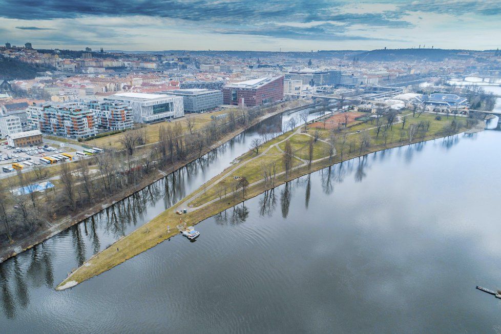 Štvanice se dočkala nové výsadby v rámci projektu Ukliďme Česko.