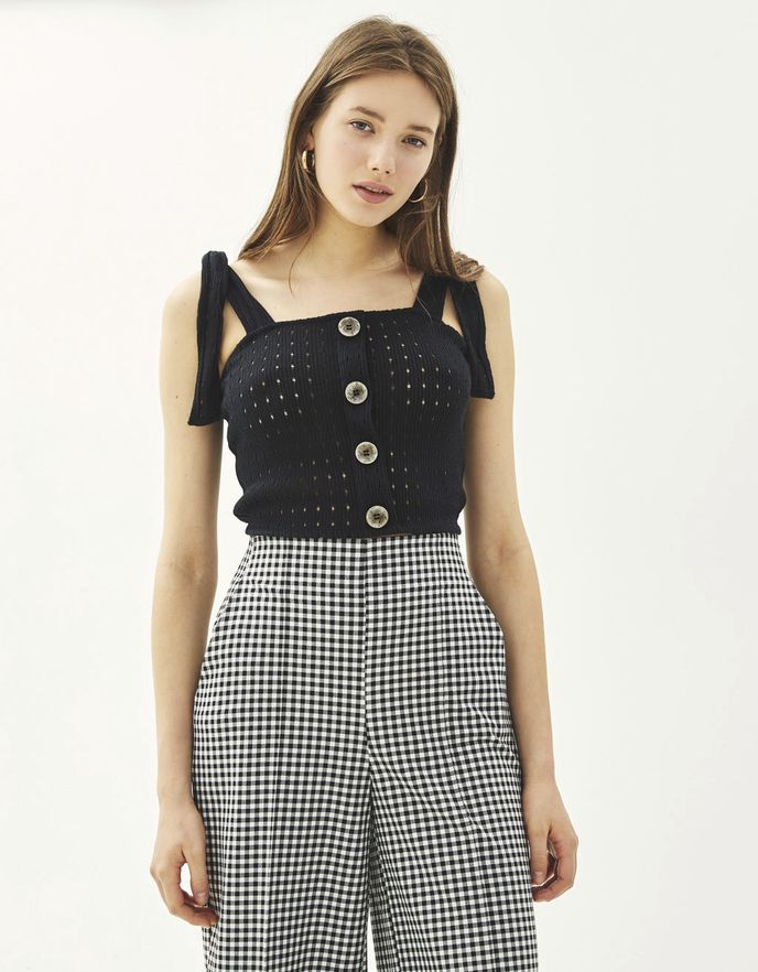 Top s knoflíky, Bershka, 449 Kč Top s knoflíky, Bershka, 449 Kč