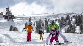 Zájem lyžařů o návštěvu některého z horských středisek v Česku o víkendu negativně poznamenalo počasí (ilustrační foto)