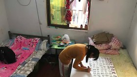 Středoškolačka Sü Jen-chua (19) chce prodat své panenství. Utržené peníze mají pomoci s léčbou pro vážně nemocného bratra.