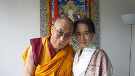 Praha přivítala světové osobnosti: Dorazili i tibetský duchovní vůdce Dalajlama a barmská disidentka Su Ťij