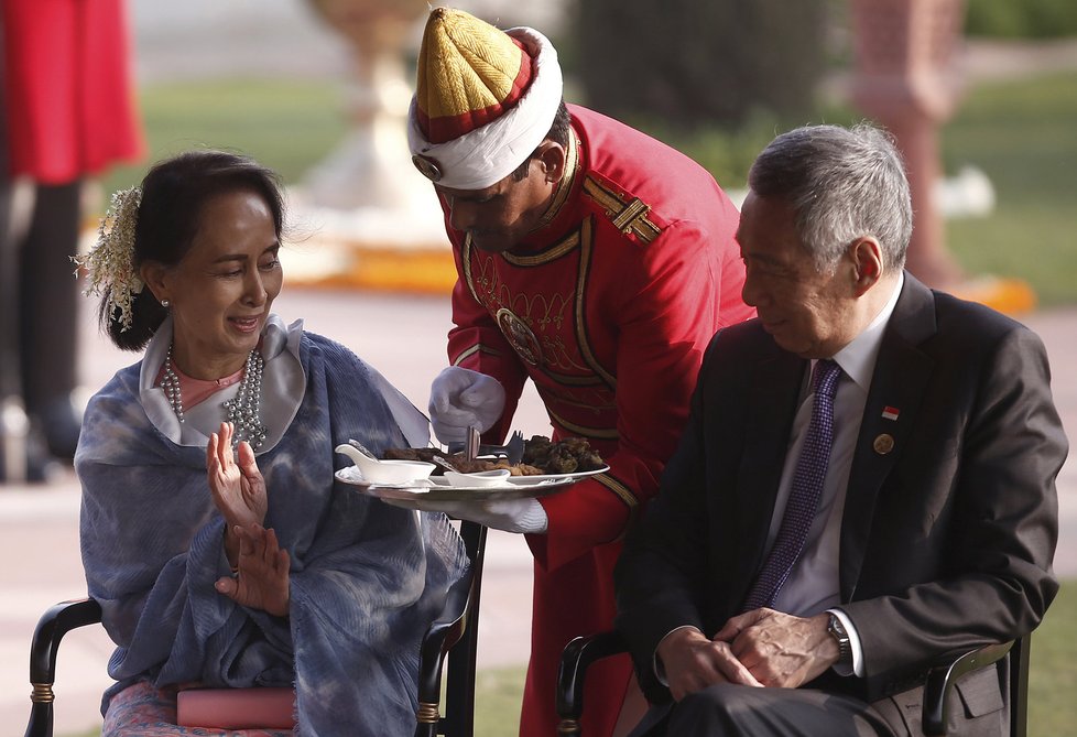 Barmská vůdkyně Su Ťij na návštěvě prezidentského paláce v Novém Dillí