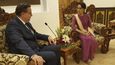 Barmská ministryně zahraničí a laureátka Nobelovy ceny za mír Do Aun Schan Su Ťij přijala 31. října v hlavním městě Neipyijtu českého ministra průmyslu a obchodu Jan Mládka