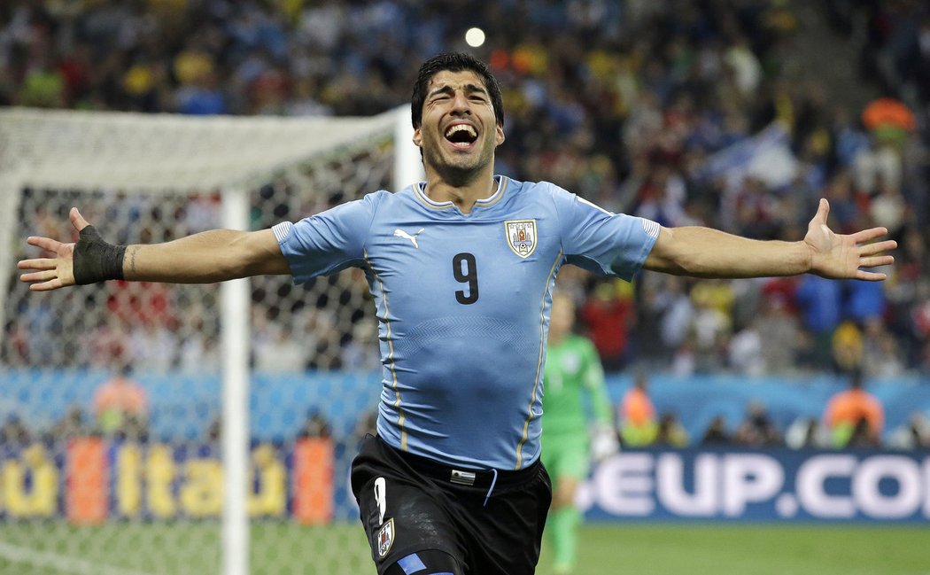 5. Luis SUÁREZ (útočník, 27 let, Uruguay, Barcelona). Hodnota po MS: 56,5   mil. eur. Hodnota před MS: 57,1 mil. eur. Rozdíl: -1%.