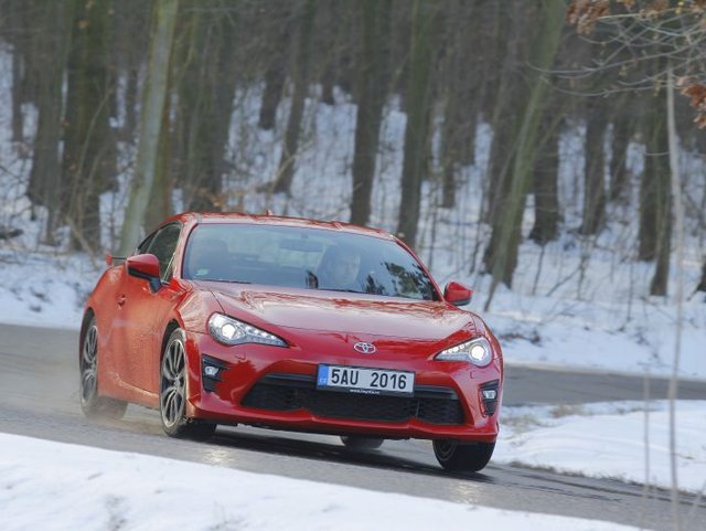 Subaru BRZ a Toyota GT86