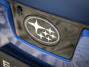 Subaru navrhlo dutou vačku se závažím. Ve vyšších otáčkách ho odpojí