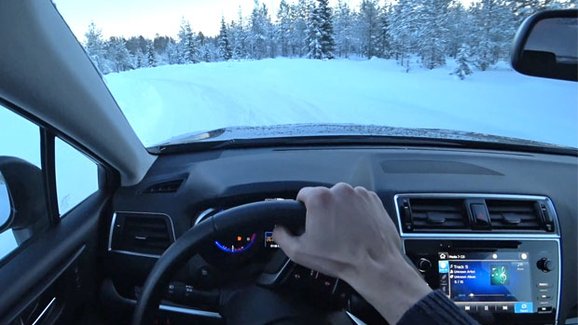 Video: Se Subaru daleko za polárním kruhem. Příšerná zima a hroty