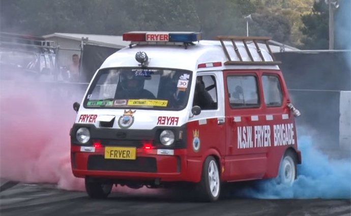 Video: Subaru Sambar dostalo osmiválec. Pálí gumy na počkání!