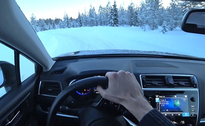 Video: Se Subaru daleko za polárním kruhem. Příšerná zima a hroty