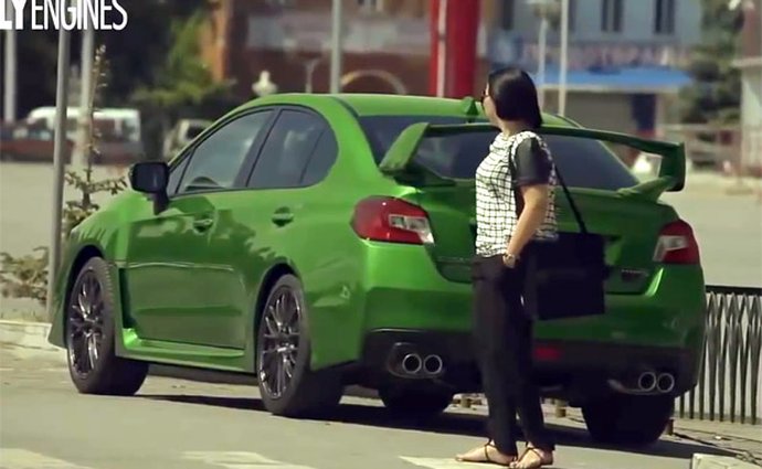 Video: Subaru WRX STI mění na požádání svou barvu