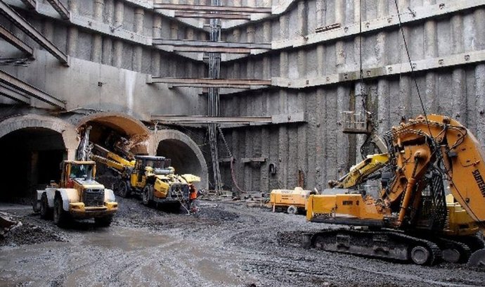 Subterra se specializuje především na stavbu tunelů (na obrázku práce na pražském metru)