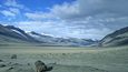 Prvenství mezi suchými místy naší planety mají Suchá údolí ve Viktoriině zemi v Antarktidě nedaleko americké polární stanice McMurdo. Oblast, která leží ve srážkovém stínu, objevil v roce 1903 Robert Falcon Scott.