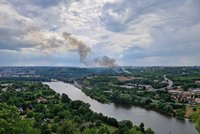 Obrovský požár na kraji Prahy! V Suchdole hořela střelnice, škody jdou do milionů