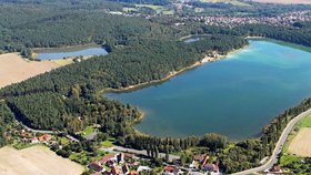 Bolevecký rybník v Plzni vysychá: Oblíbený rybník "dočepuje" upravená voda z Berounky