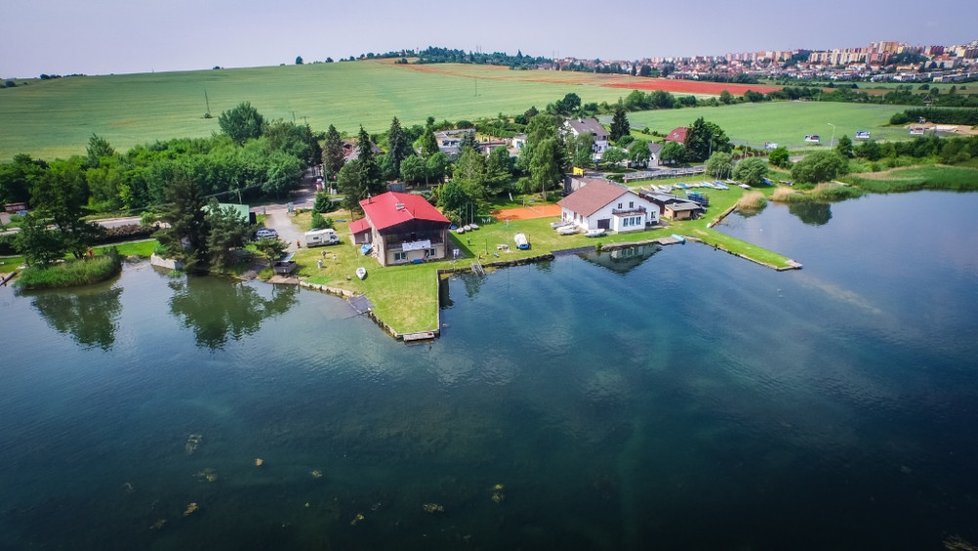 Letecký pohled na rybník Bolevák v Plzni