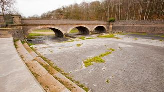 Vědci varují: Změna klimatu se projeví v Evropě extrémním horkem a zvýšením cen potravin, jinde rizikem válek