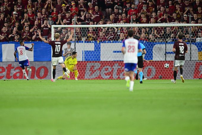 ONLINE: Sparta - Lyon 0:1. Vlastní gól Suchomela! Po sérii šancí přišla rána pro Pražany ONLINE: Sparta - Lyon 0:1. Vlastní gól Suchomela! Po sérii šancí přišla rána pro Pražany