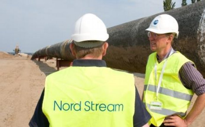 Suchozemská část plynovodu Nordstream, který roste na dně Baltského moře rychlostí kilometr za den. Plyn jím má začít proudit z Ruska do Německa už v příštím roce. Nordstream je sice mezinárodní projekt, 51 procentní většinu v něm ale drží Gazprom. Veškerý plyn, který potrubím z ruského Vyborgu do německého Lubminu proteče za první dva roky už je rozprodaný, tvrdí zástupci konsorcia.