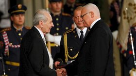 Františka Suchého vyznamenal 28. 10. 2011 prezident Václav Klaus Řádem Tomáše Garrigua Masaryka.