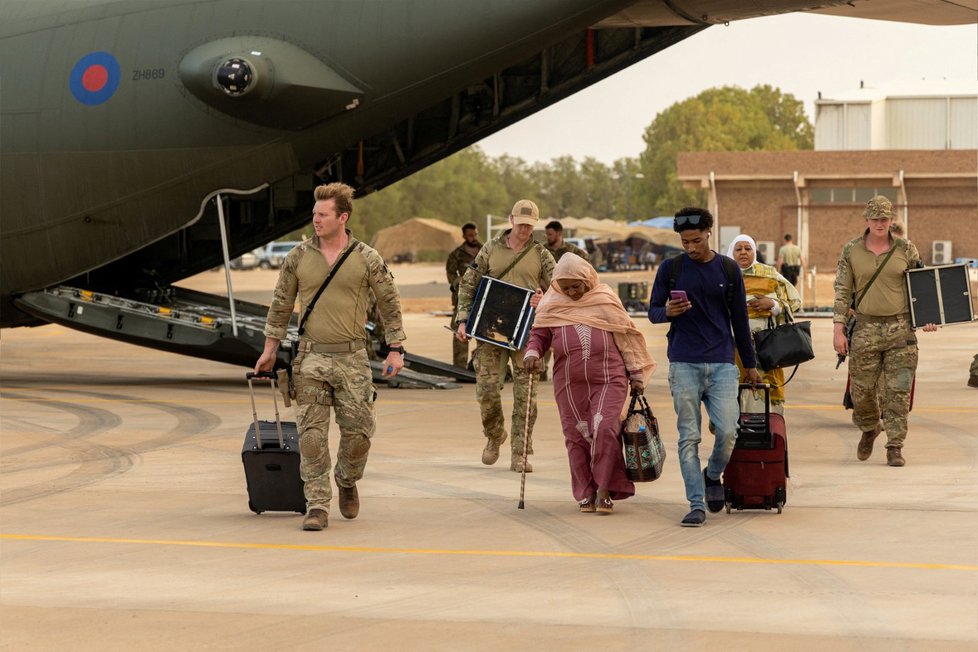 Evakuace cizinců ze Súdánu