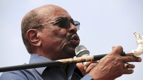 Súdánský prezident Bašír byl zatčen, zemi povede dva roky armáda (11. 4. 2019)