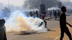 Masové protesty proti vojenské vládě v Súdánu