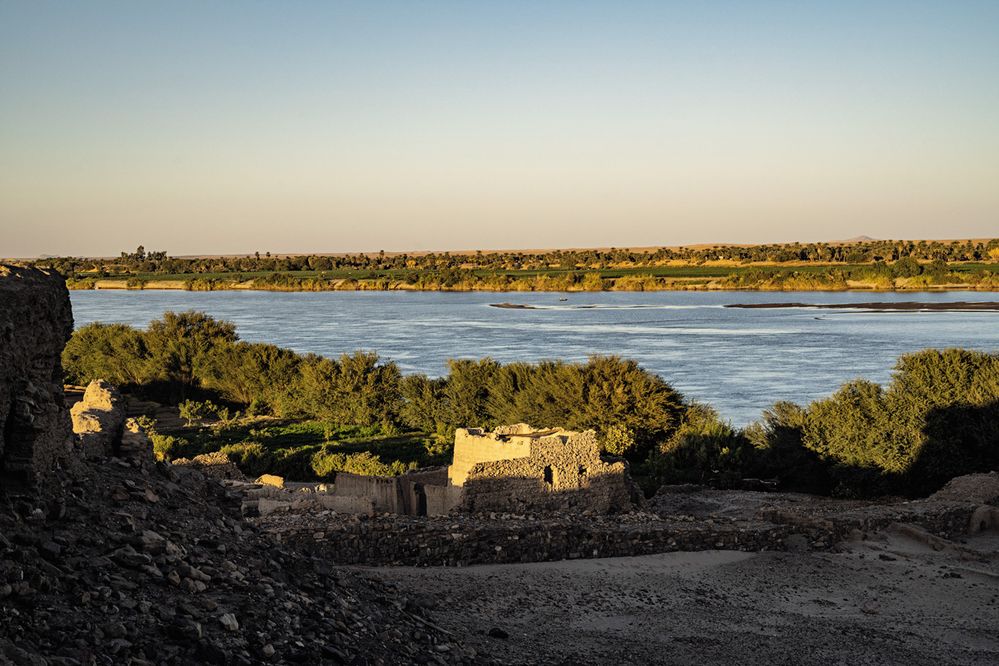 V okolí Nilu je život o poznání barevnější než v písečné pustině