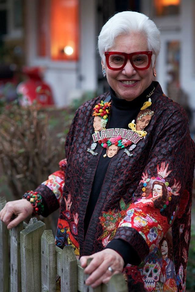 Jednou z nejodvážnějších je třiasedmdesátiletá Sue Kreitzman, která módu doslova proměnila na osobité umění. Často si navrhuje vlastní šaty, které popisuje jako &#34;únik z tyranie módy&#34;.