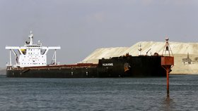 Lodě proplouvající Suezským průplavem (30.3:2021)