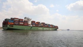 Lodě proplouvající Suezským průplavem (30.3.2021)