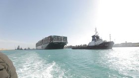 Loď Ever Given, která blokovala Suezský průplav, byla úspěšně posunuta a kanál uvolněn (29. 3. 2021)